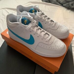 Nike Men's White and Blue Sneakers